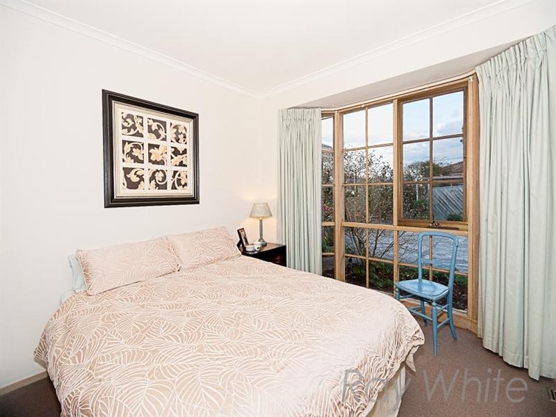 2/25 Stanley Grove, Blackburn VIC 3130