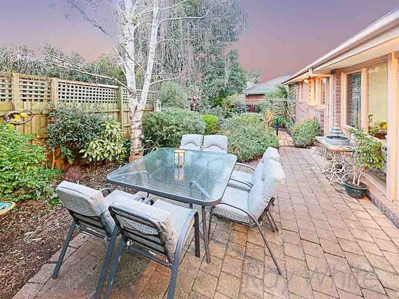 2/25 Stanley Grove, Blackburn VIC 3130