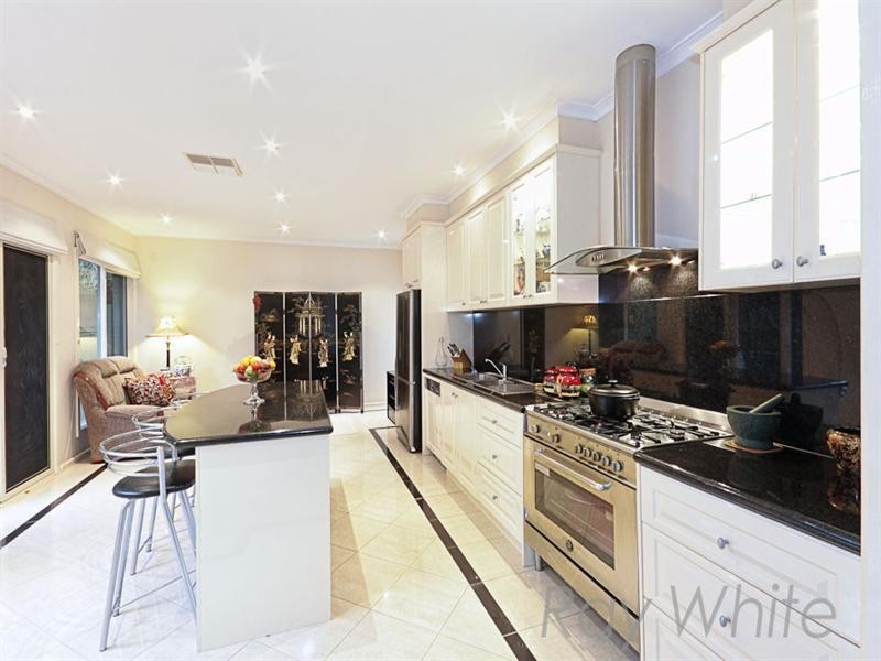 8 Lindau Drive, Vermont South VIC 3133