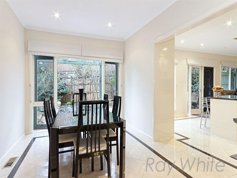 8 Lindau Drive, Vermont South VIC 3133