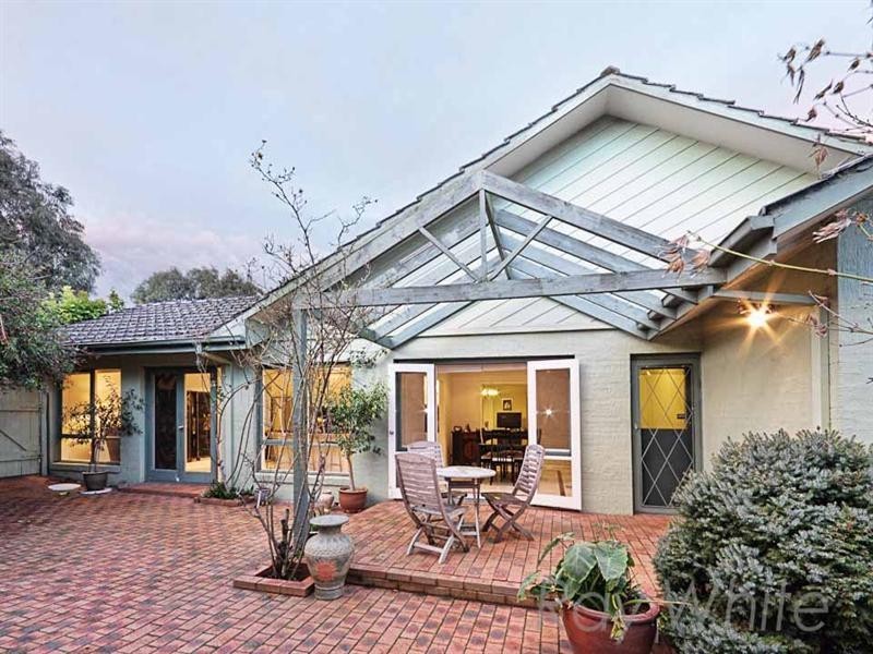 8 Lindau Drive, Vermont South VIC 3133