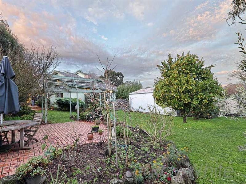 8 Lindau Drive, Vermont South VIC 3133
