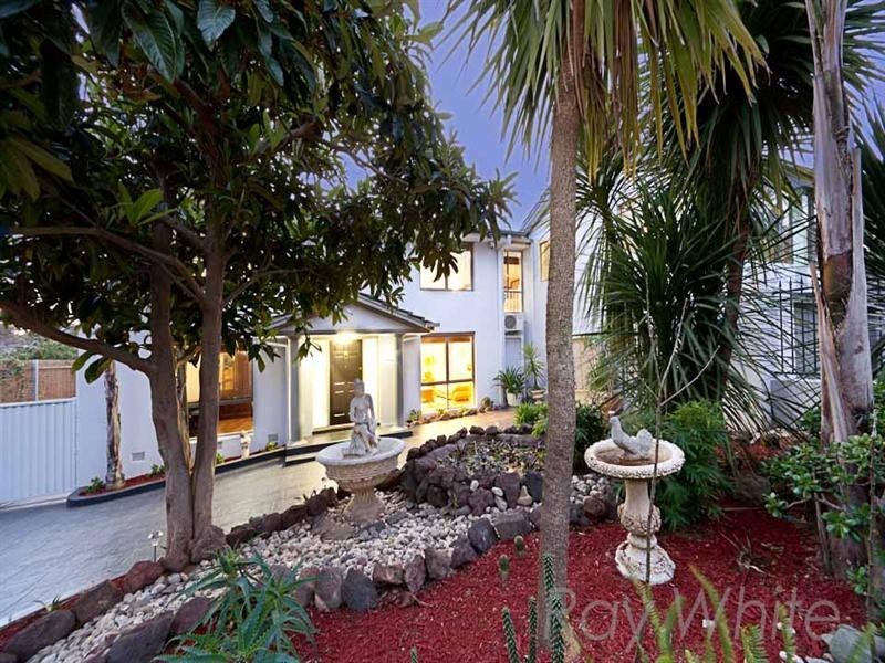 16 Gwyn Rise, Vermont South VIC 3133