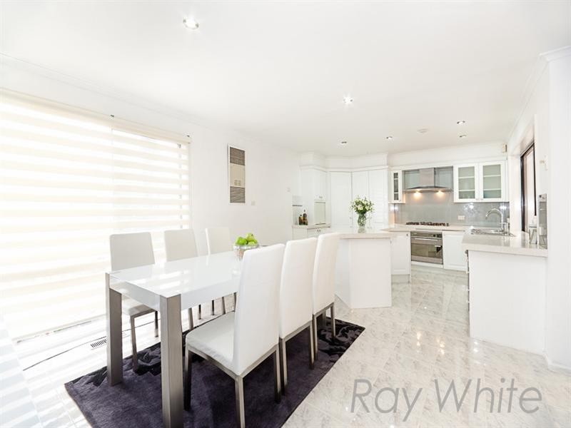 16 Gwyn Rise, Vermont South VIC 3133