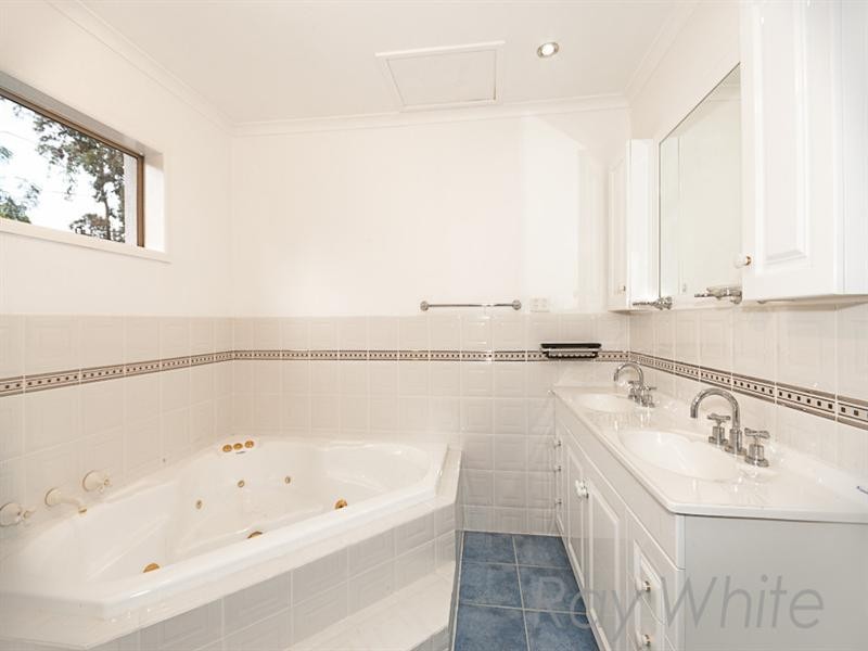 16 Gwyn Rise, Vermont South VIC 3133