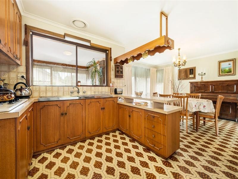 38 Lorraine Drive, Burwood East VIC 3151