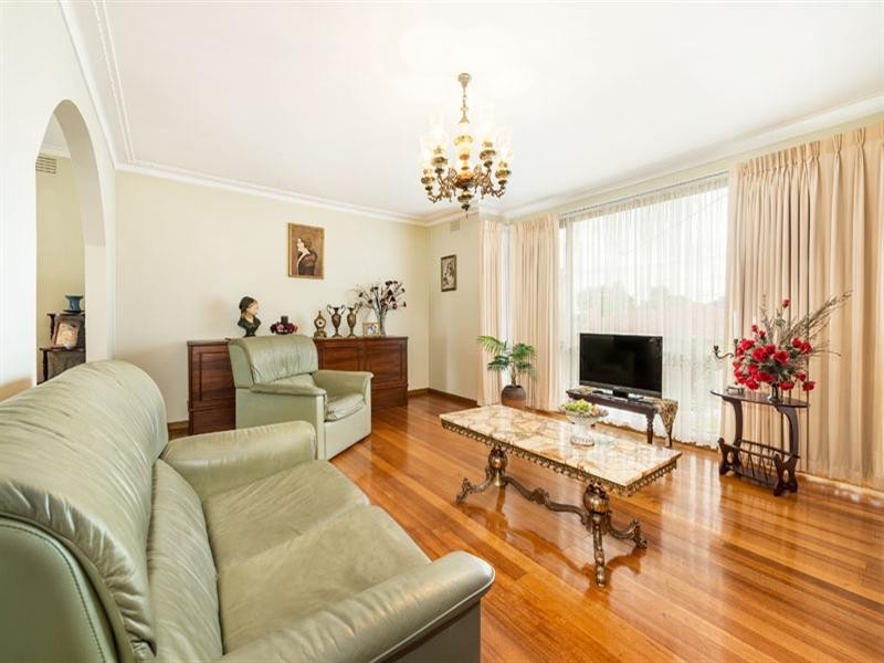 38 Lorraine Drive, Burwood East VIC 3151