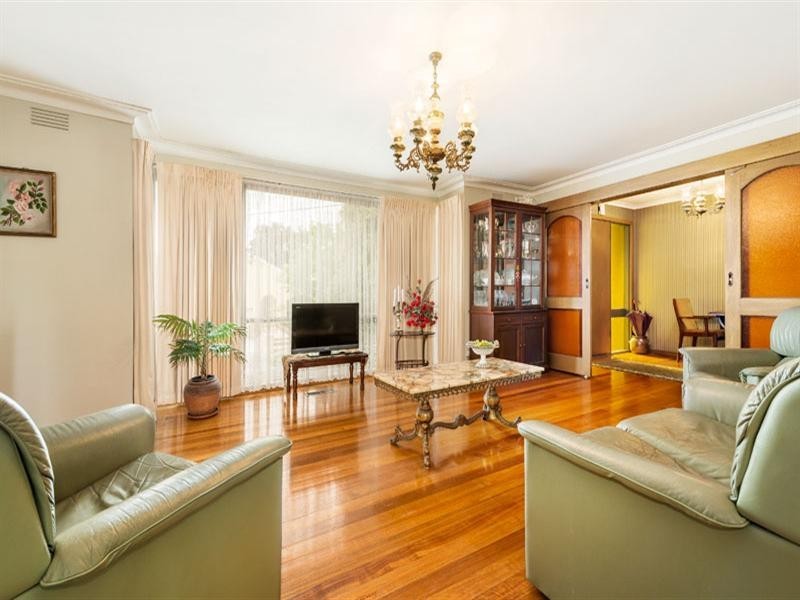 38 Lorraine Drive, Burwood East VIC 3151