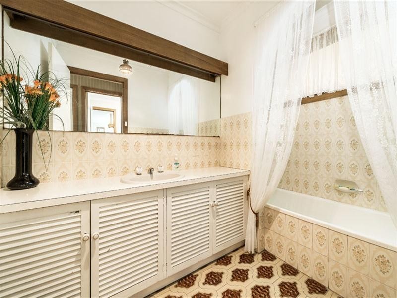 38 Lorraine Drive, Burwood East VIC 3151