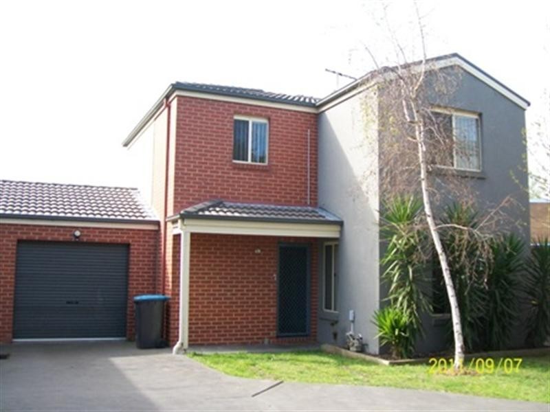 2/1 Highmoor Avenue, Bayswater VIC 3153