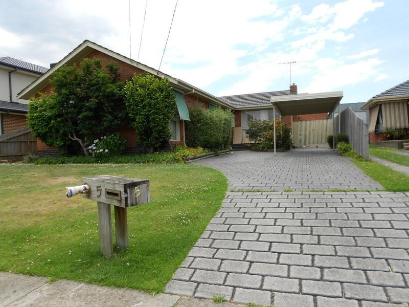 5 Edgewood Avenue, Burwood East VIC 3151