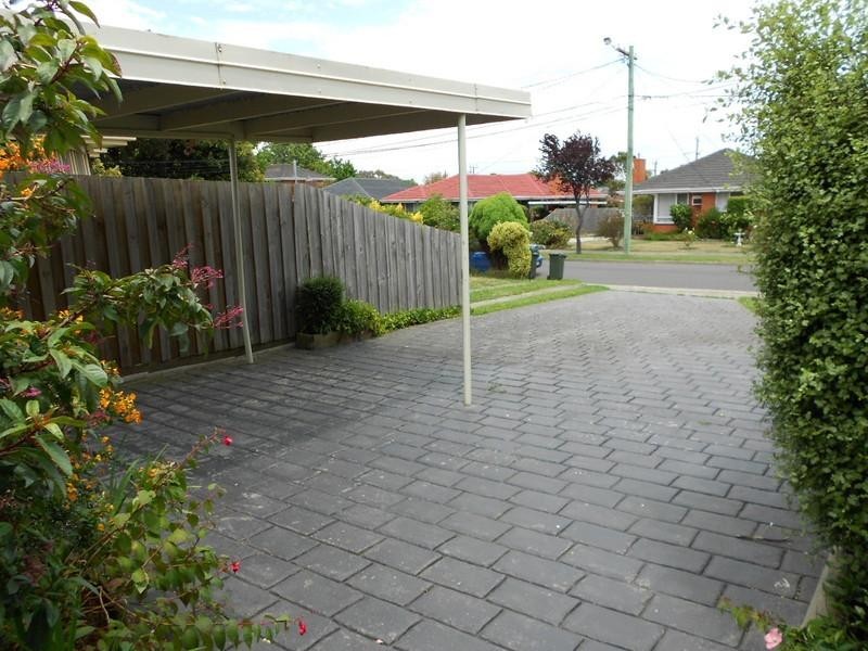 5 Edgewood Avenue, Burwood East VIC 3151