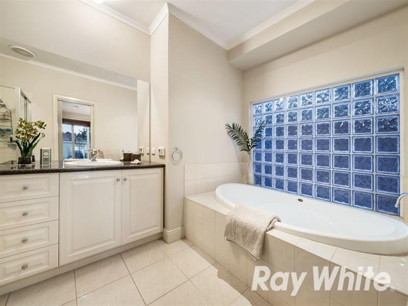 7 Chablis Close, Croydon VIC 3136