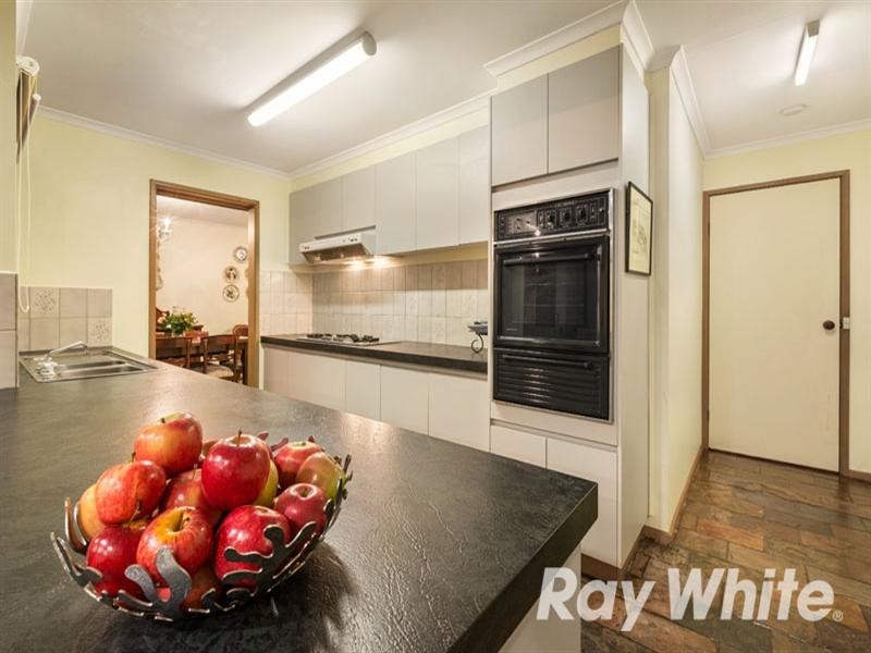 51 Bond Avenue, Blackburn South VIC 3130