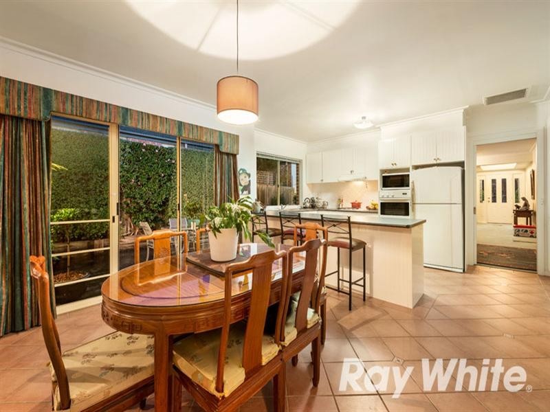 32 Westminster Close, Blackburn South VIC 3130