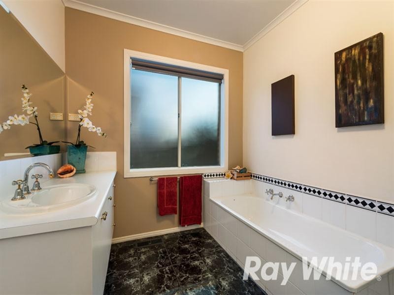 32 Westminster Close, Blackburn South VIC 3130