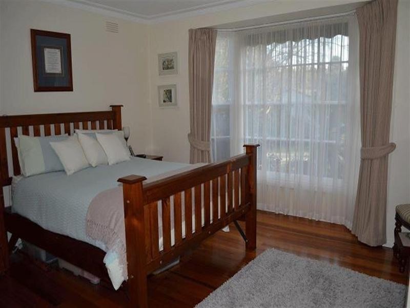 2 Sherwood Court, Croydon VIC 3136