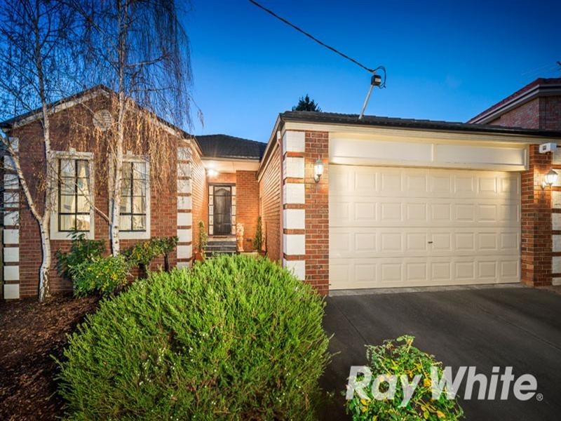 15 Fulton Crescent, Burwood VIC 3125