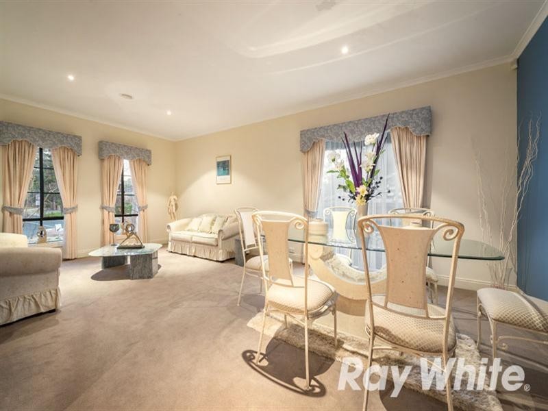 15 Fulton Crescent, Burwood VIC 3125