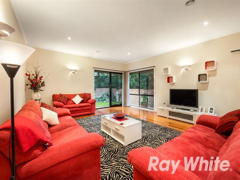 15 Fulton Crescent, Burwood VIC 3125