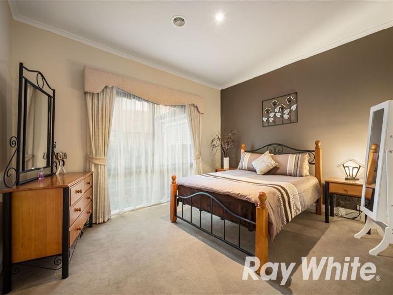 15 Fulton Crescent, Burwood VIC 3125