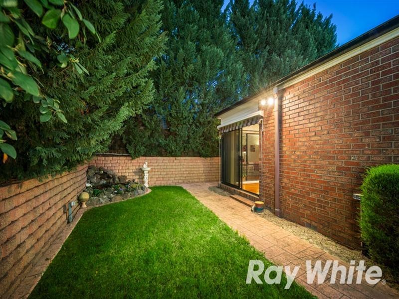 15 Fulton Crescent, Burwood VIC 3125