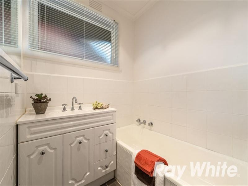 6 Newhaven Road, Burwood East VIC 3151