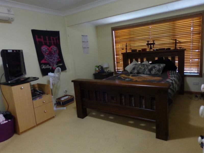 1 Ash Avenue, Woodridge QLD 4114