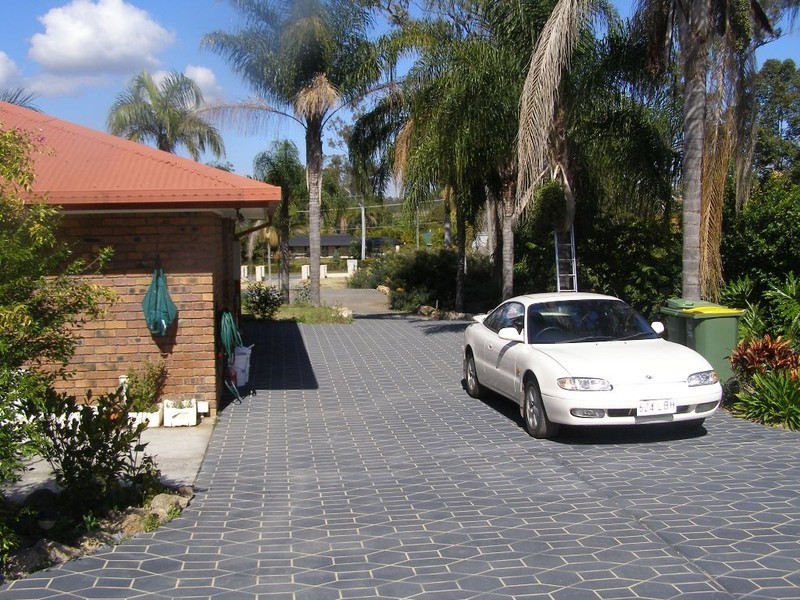 13 Castile Crescent, Holmview QLD 4207