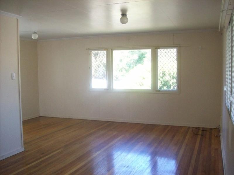 27 Macquarie Street, Woodridge QLD 4114