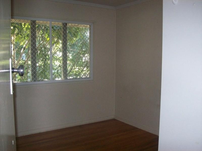 27 Macquarie Street, Woodridge QLD 4114