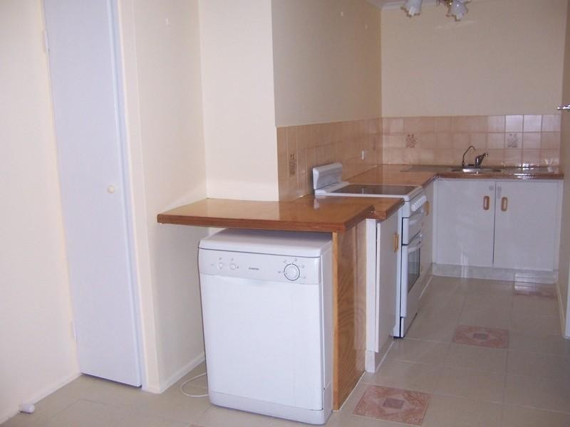 9/11 Cleopatra Street, Kingston QLD 4114