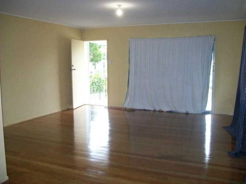 33 Defiance Road, Woodridge QLD 4114