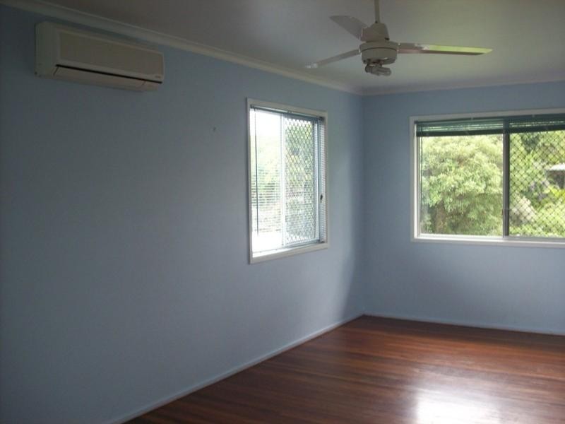 12 Ewinga Street, Kingston QLD 4114