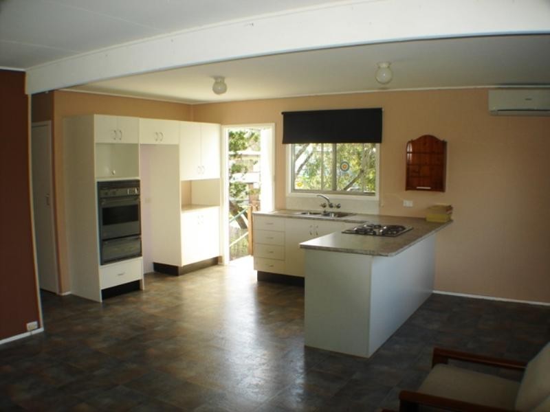 8 Maple Street, Kingston QLD 4114