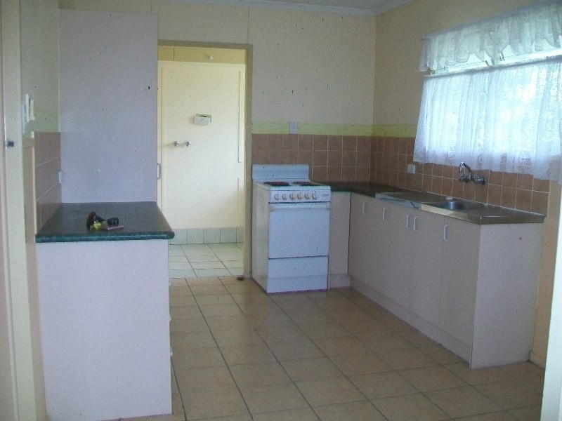 2 Skyline Drive, Kingston QLD 4114