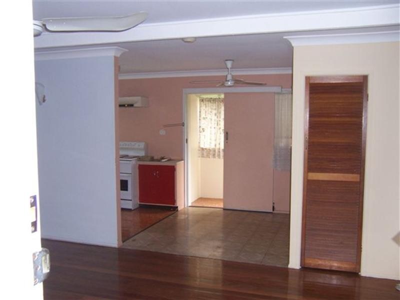 8 Greenwood Street, Kingston QLD 4114