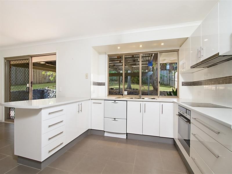 11 Clayton Drive, Edens Landing QLD 4207