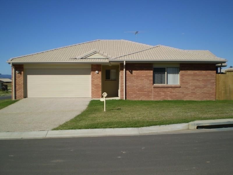 1/7 Honeyeater Drive, Lowood QLD 4311