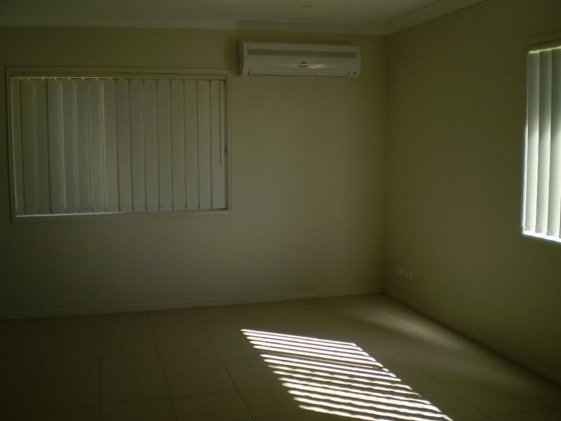 1/7 Honeyeater Drive, Lowood QLD 4311