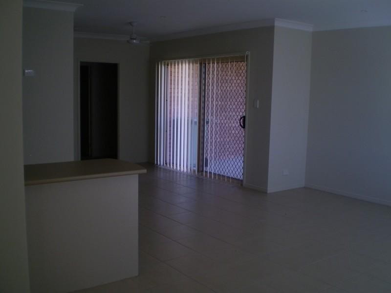 1/7 Honeyeater Drive, Lowood QLD 4311