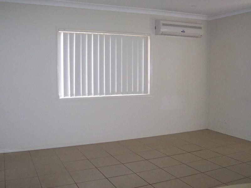 1/7 Honeyeater Drive, Lowood QLD 4311