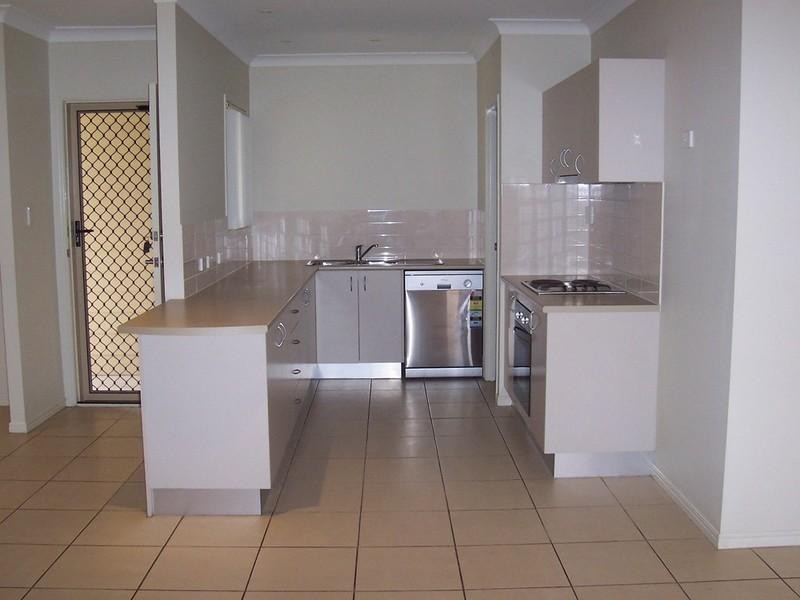 1/7 Honeyeater Drive, Lowood QLD 4311