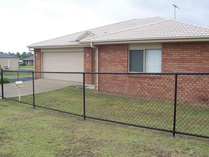 1/7 Honeyeater Drive, Lowood QLD 4311
