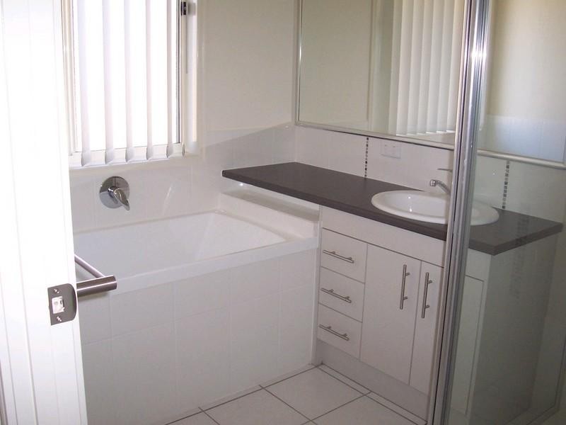 7 Mcinnes Street, Lowood QLD 4311