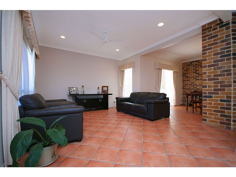 9 Jondel Close, Bridgeman Downs QLD 4035