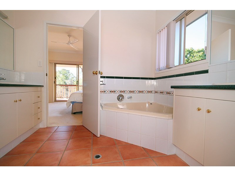 9 Jondel Close, Bridgeman Downs QLD 4035