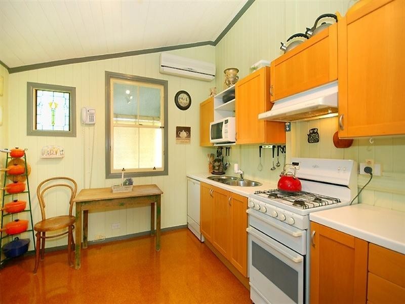 33 Sixth Avenue, Kedron QLD 4031