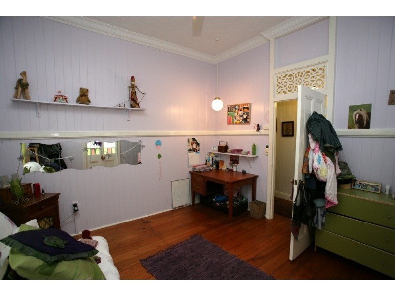 2 Fairleigh Street, Windsor QLD 4030