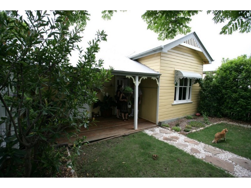 2 Fairleigh Street, Windsor QLD 4030